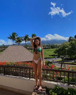 Hannah Meloche feet photo 3