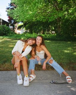 Hannah Meloche feet photo 14