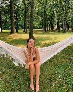 Hannah Meloche feet photo 11