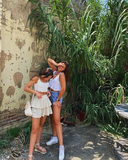 Hannah Meloche feet photo 4