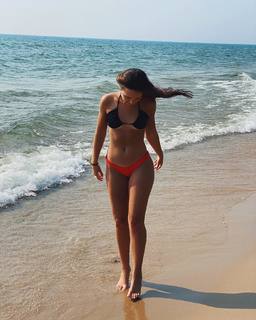Hannah Meloche feet photo 3
