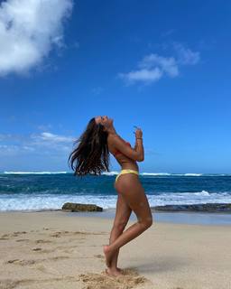 Hannah Meloche feet photo 9