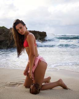 Hannah Meloche feet photo 8