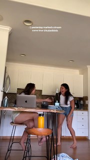 Hannah Meloche feet photo 12