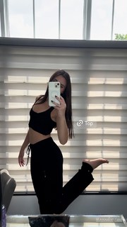 Hannah Meloche feet photo 12