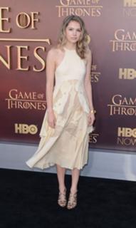 Hannah Murray feet photo thumbnail