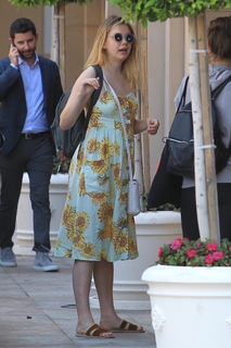 Hannah Murray feet photo thumbnail