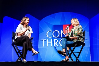 Hannah Murray feet photo thumbnail