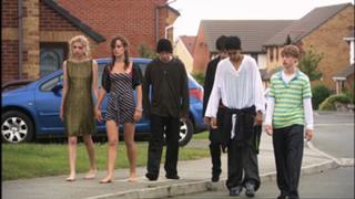 Hannah Murray feet photo thumbnail