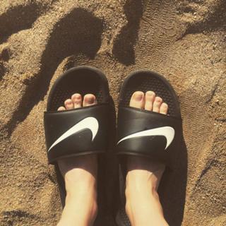 Hannah Reid feet photo 13