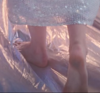 Hannah Reid feet photo 7