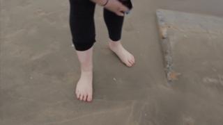 Hannah Rutherford feet photo 15