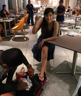 Hannah Simone feet photo thumbnail