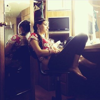 Hannah Simone feet photo thumbnail