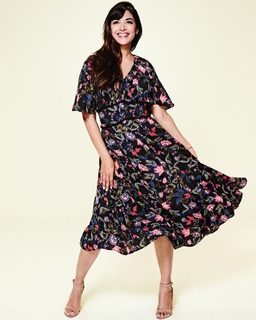 Hannah Simone feet photo thumbnail