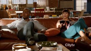 Hannah Simone feet photo thumbnail