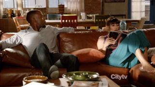 Hannah Simone feet photo thumbnail