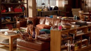 Hannah Simone feet photo thumbnail