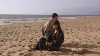 Hannah Simone feet photo thumbnail