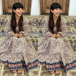 Hannah Simone feet photo thumbnail