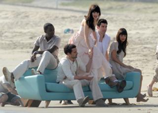 Hannah Simone feet photo thumbnail
