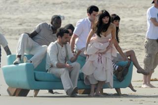 Hannah Simone feet photo thumbnail