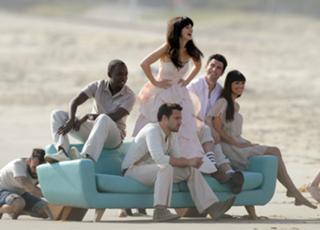 Hannah Simone feet photo thumbnail