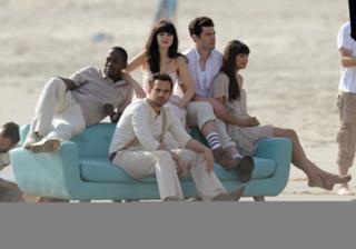 Hannah Simone feet photo thumbnail