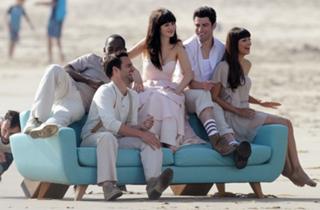 Hannah Simone feet photo thumbnail