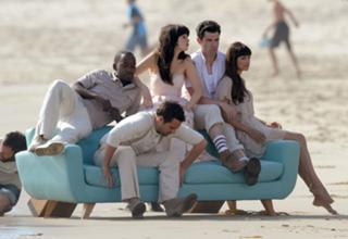 Hannah Simone feet photo thumbnail