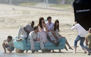 Hannah Simone feet photo thumbnail