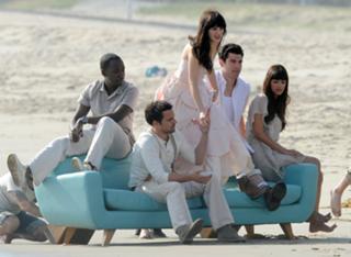 Hannah Simone feet photo thumbnail