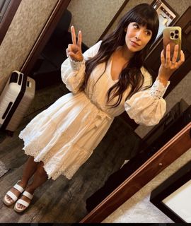Hannah Simone feet photo 4