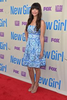 Hannah Simone feet photo thumbnail