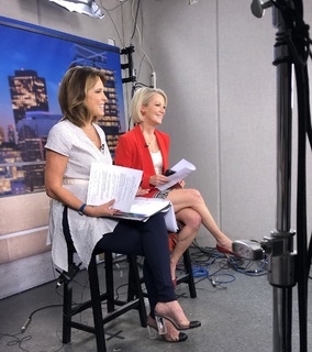 Hannah Storm feet photo thumbnail