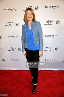 Hannah Storm feet photo thumbnail