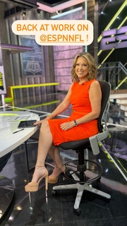 Hannah Storm feet photo thumbnail