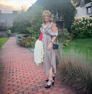 Hannah Storm feet photo thumbnail