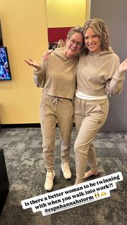 Hannah Storm feet photo thumbnail