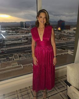Hannah Storm feet photo thumbnail