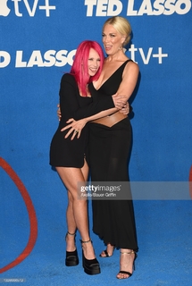 Hannah Waddingham feet photo thumbnail