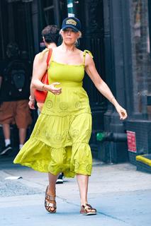 Hannah Waddingham feet photo thumbnail
