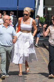Hannah Waddingham feet photo thumbnail