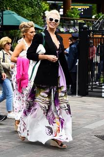 Hannah Waddingham feet photo thumbnail