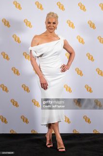 Hannah Waddingham feet photo thumbnail