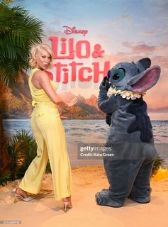 Hannah Waddingham feet photo thumbnail