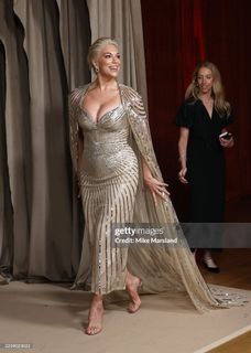 Hannah Waddingham feet photo thumbnail