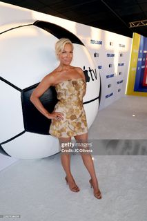 Hannah Waddingham feet photo 5
