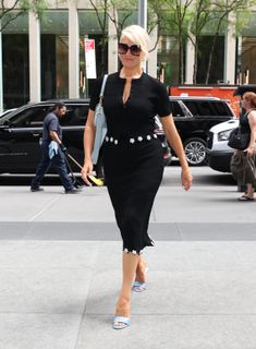 Hannah Waddingham feet photo 3