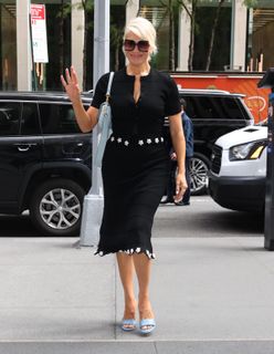 Hannah Waddingham feet photo 1